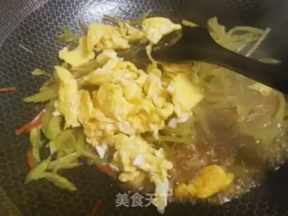 Make Scrambled eggs step 2