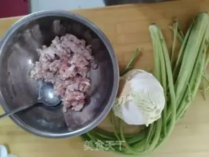 Make Pork dumplings step 0
