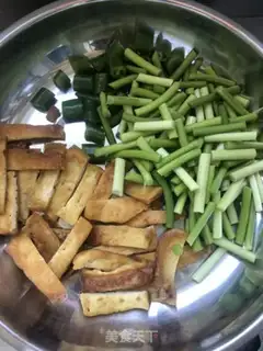 Make Garlic fried beans step 0