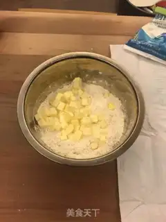 Make Pumpkin fish salt pie step 1