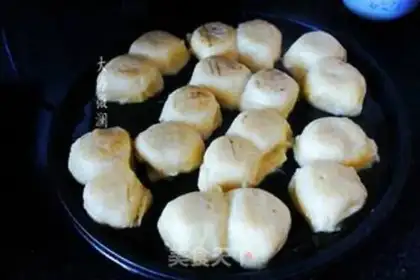 Make Fried bean buns step 1