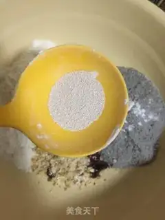 Make Black Sesame Loafer Bread step 2