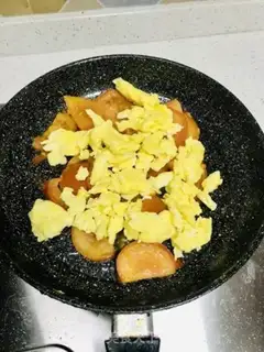 Make Tomato fried eggs step 6