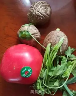 Make Tomato mushroom egg noodles step 0