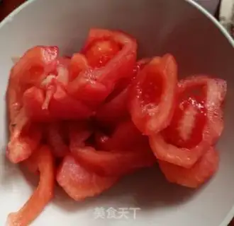 Make Tomato mushroom egg noodles step 1
