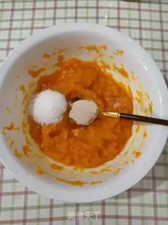 Make Pumpkin rolls step 1