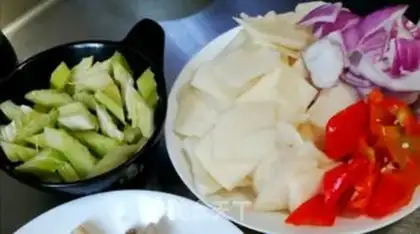 Make Dry-cooked chips step 2
