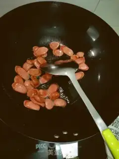 Make Pyramid. Hot dog intestines step 1