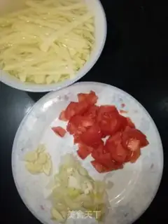 Make Tomato fried potatoes step 0