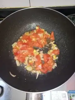 Make Tomato fried potatoes step 2