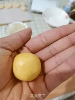 Make Pumpkin sesame ball step 4