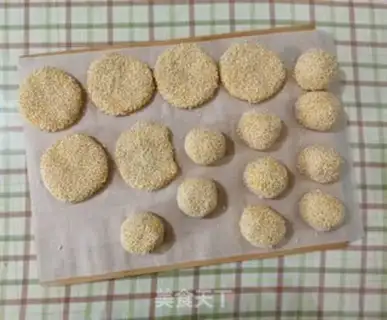 Make Pumpkin sesame ball step 5