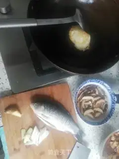 Make Cinnamon fish soup step 0