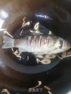Make Cinnamon fish soup step 1