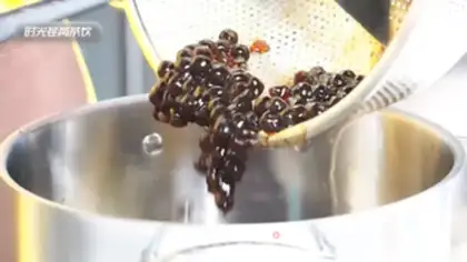 Make Black Sugar Pearl Milk Tea step 7