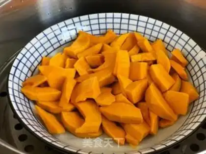 Make Pumpkin silver ears step 1
