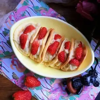 Make Grenade strawberry hug step 14