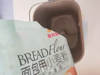 Make Onion bagels step 1