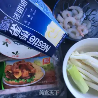 Make Bacon shrimp cream pasta step 1