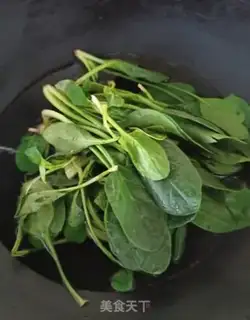 Make Handy spinach to the surface step 0