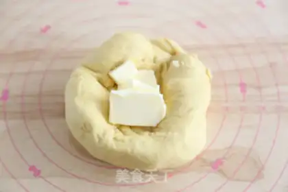 Make Japanese pumpkin bean buns step 3