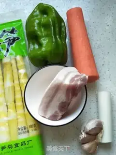 Make Five flowers with green peppers step 0