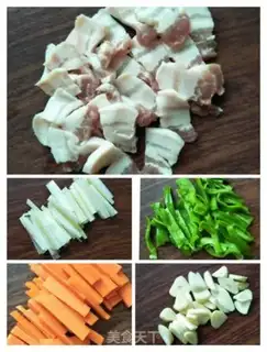Make Five flowers with green peppers step 2