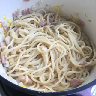 Make Bacon shrimp cream pasta step 12