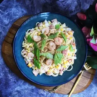 Make Bacon shrimp cream pasta step 13