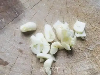 Make Garlic fried eggs step 5