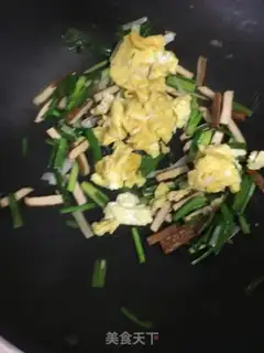 Make Garlic fried eggs step 6
