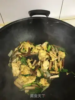 Make Garlic fried eggs step 7