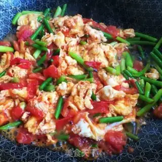 Make Garlic tomato fried eggs step 7