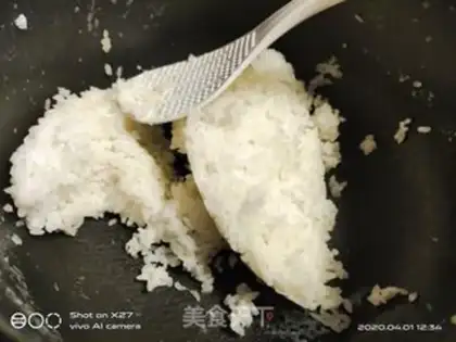 Make Onion egg fried rice step 1