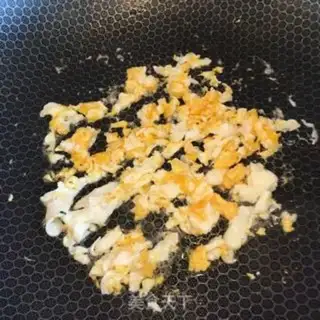Make Soup of ham and eggs step 1