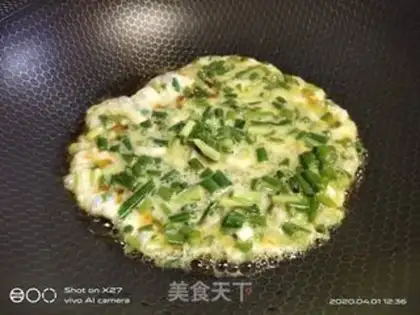 Make Onion egg fried rice step 2