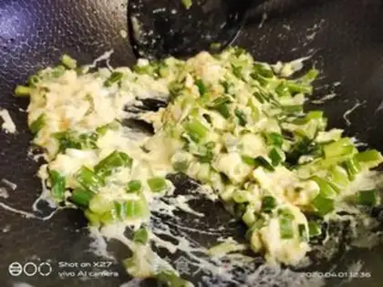 Make Onion egg fried rice step 3