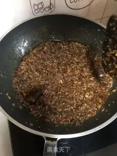 Make Two colored hands, fried noodles step 8