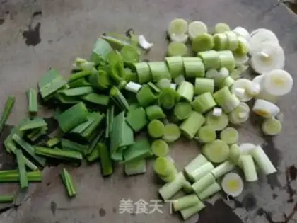 Make Garlic sprouts step 1
