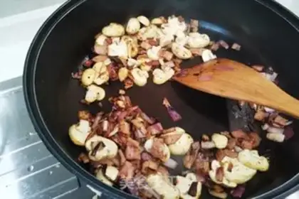 Make Italian bacon mushroom noodles step 2