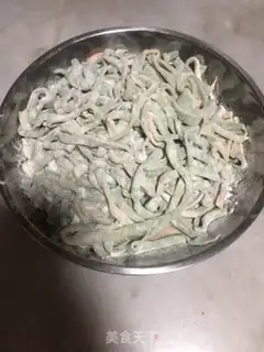 Make Two colored hands, fried noodles step 17