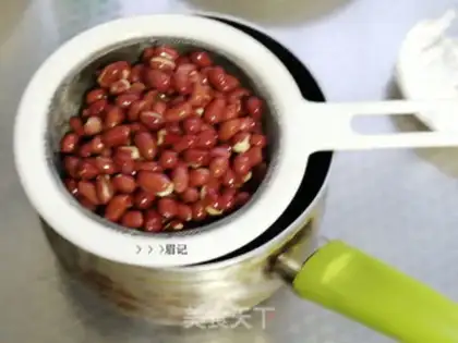 Make Old vinegar peanuts step 1