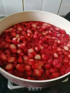 Make Homemade strawberry sauce step 1