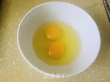 Make Fried egg soup step 1