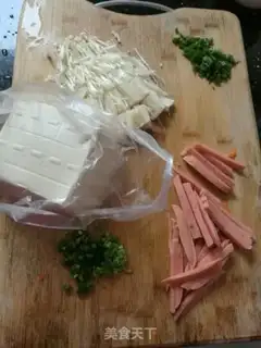 Make Gold pins, mushrooms, tofu soup step 0