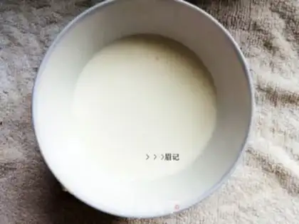 Make Scrambled eggs step 1