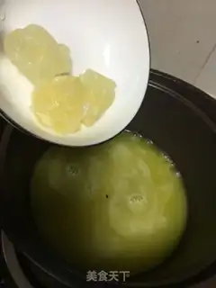 Make Pineapple lollipops step 2
