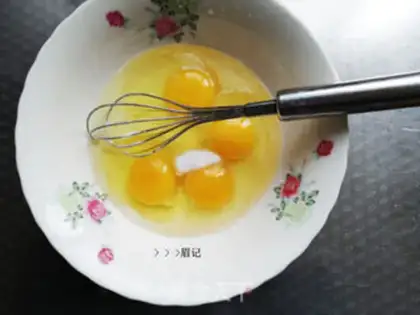 Make Scrambled eggs step 2