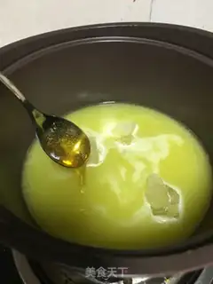 Make Pineapple lollipops step 3