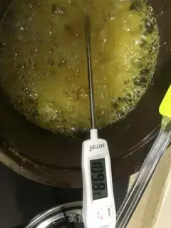 Make Pineapple lollipops step 7